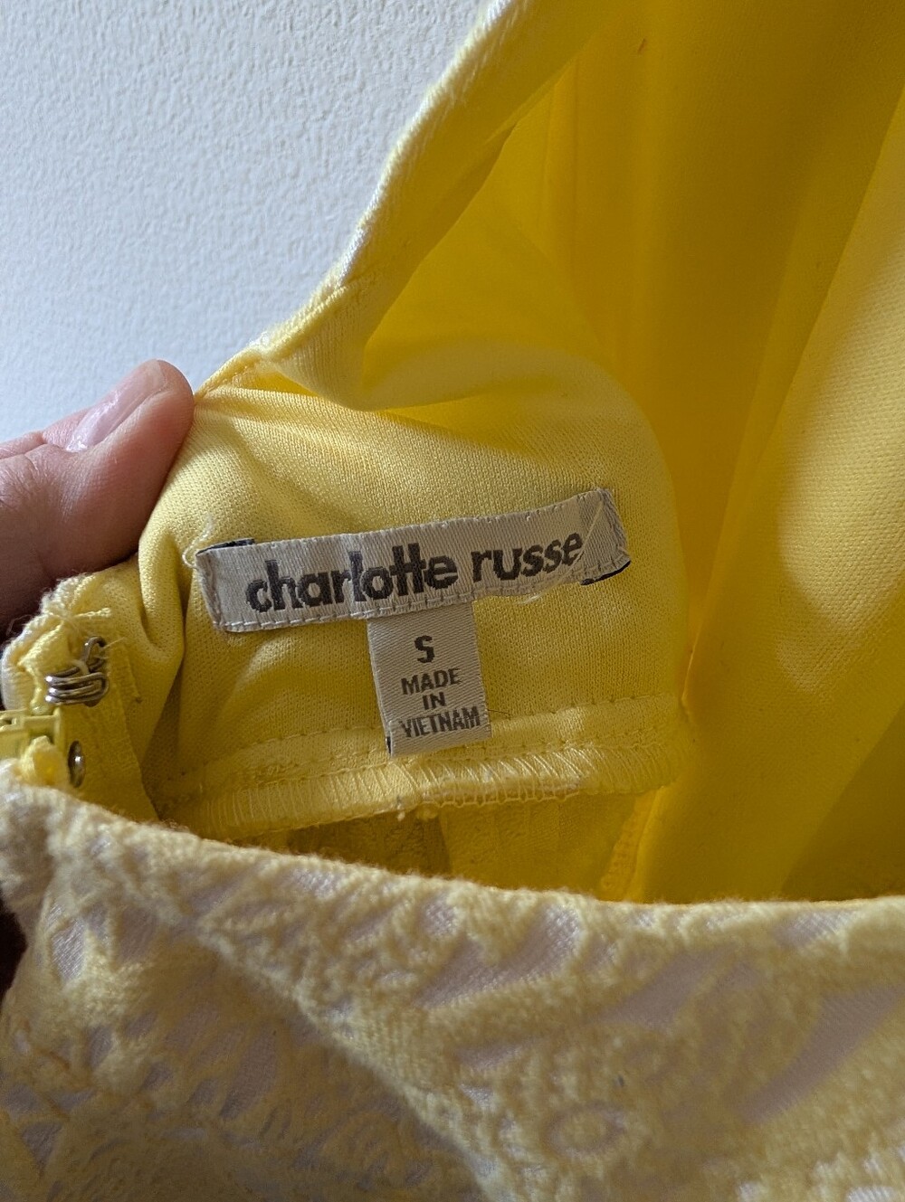 Women’s Charlotte Ruse Yellow Textured Dress SZ SM - Picture 3 of 3